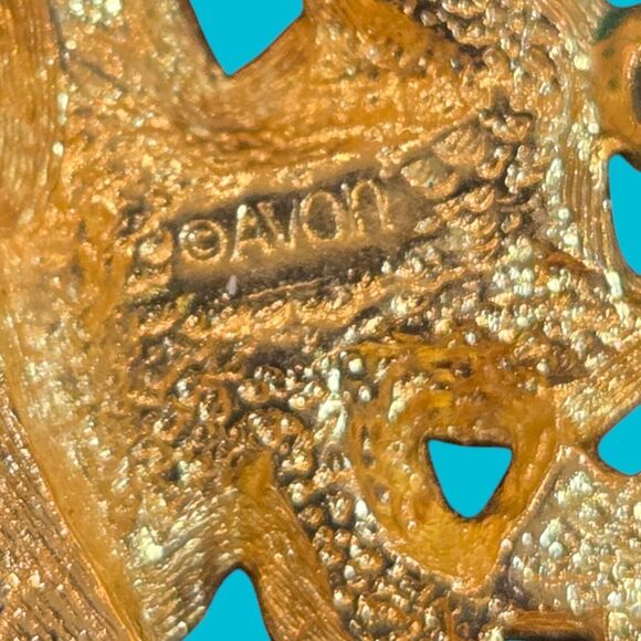 Holiday Gift Lovely Gold Tone Vintage Enamel Poinsettia Christmas Garland Brooch - Picture 3 of 11